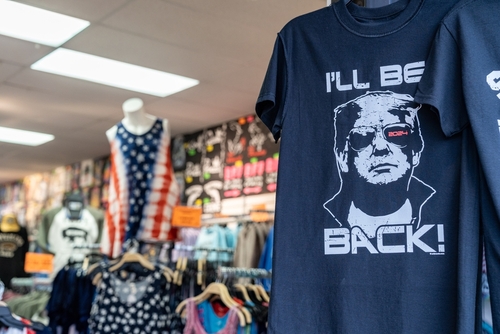 T-shirt with Donald Trump and "I'll Be Back!" text.