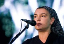 singer with headscarf performing at a microphone